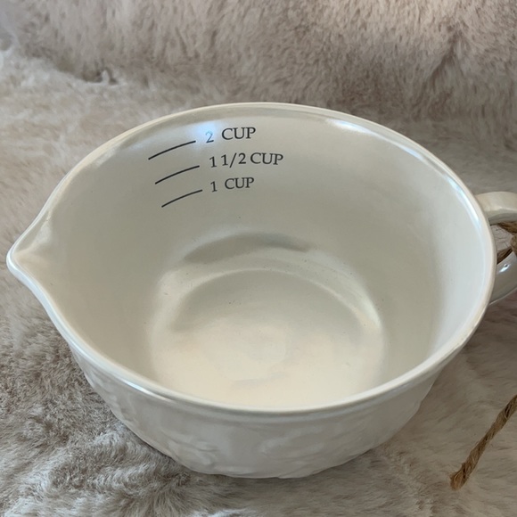 Southern Living measuring cup with juicer 🍊 - Picture 8 of 9